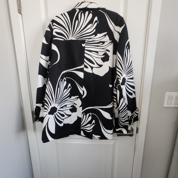5/$30 INC International Concepts Monochrome Floral Jacket size 3X - Picture 8 of 8